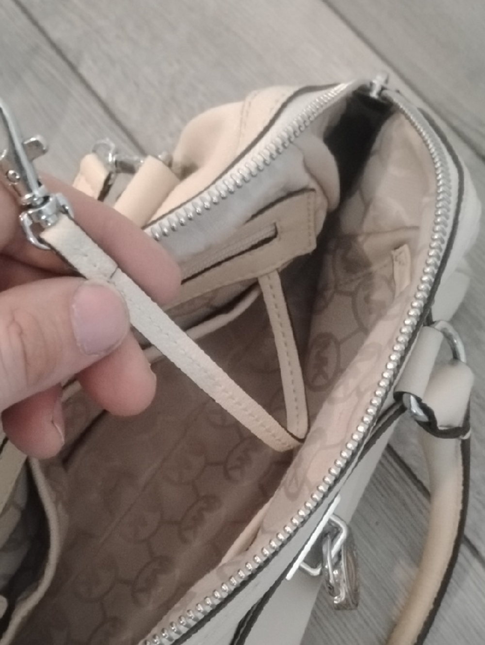 Michael Kors Cream Leather Satchel with Silver-Tone Lock - Picture 11 of 15